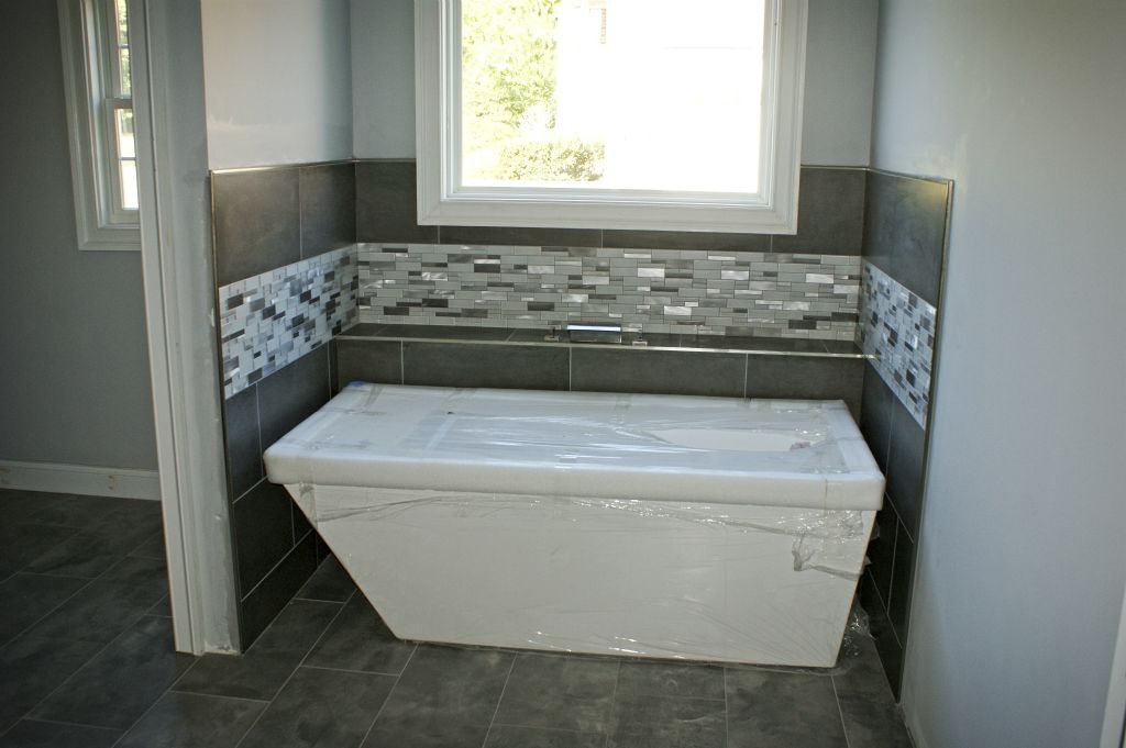 Master bathroom - Tub area with Tub